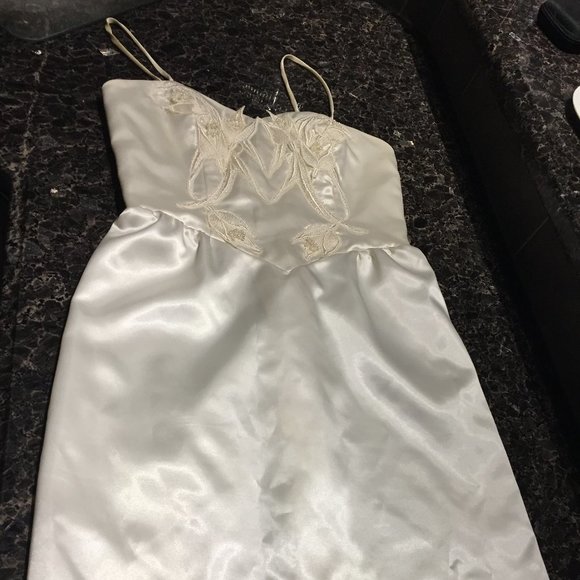 NIB - Silver Satin Dress pumps - Size 10 - Picture 8 of 8